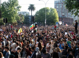 Manifestantes tomam as ruas de Santiago, no Chile