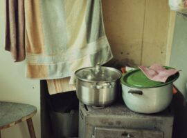 Funcionários esperam ajuda do governo Federal para se manter neste período. Famílias fazem comida para vender e procuram bicos em trabalhos informais. Em algumas casas, o feijão com arroz já está no fim. (Anna Auza/Unsplash)