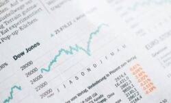 A volumosa necessidade de recursos financeiros só pode ser satisfeita, nas circunstâncias atuais, pela emissão de moeda e o endividamento líquido do governo central (Markus Spiske/Unsplash)