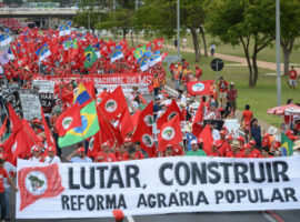 MST faz manifestação por reforma agrária