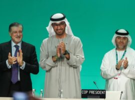 O presidente da COP28, Sultan Al Jaber, na cerimônia de apresentação do texto final da conferência (Divulgação/COP28)