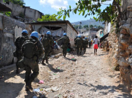 Militares brasileiros durante Missão de Paz no Haiti (Flickr/Marinha do Brasil)