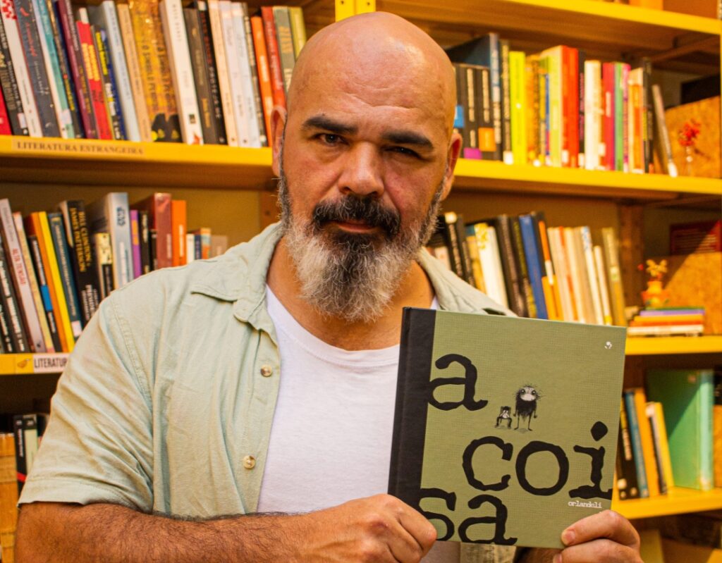 Orlandeli e uma edição de "A Coisa" (Lucas Orsini)