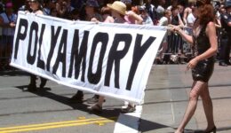 Polyamory_pride_in_San_Francisco_2004_binary_121637