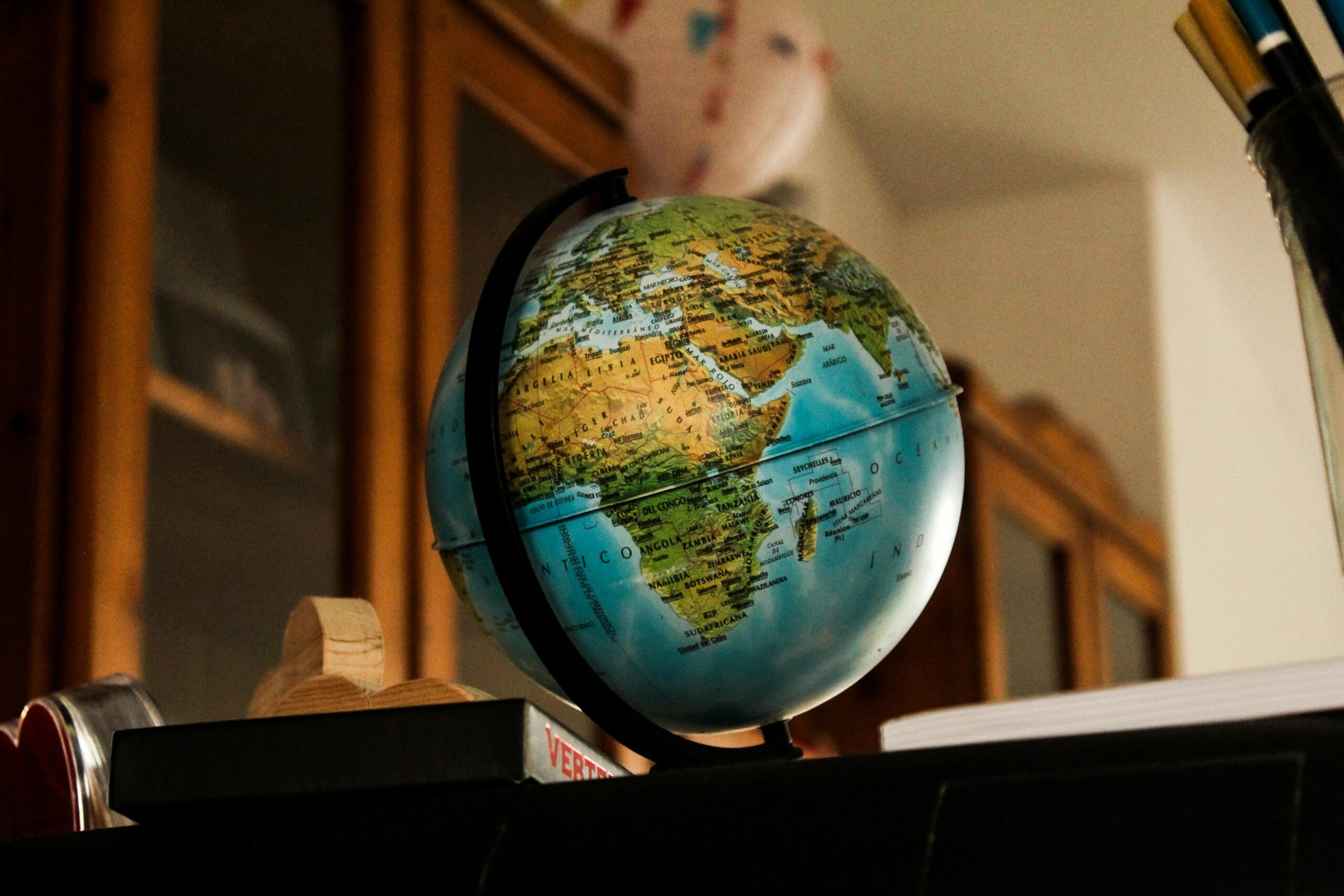 Imagem de um globo terrestre: ponto chave para compreender a geopolítica da guerra
