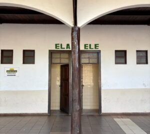 A discriminação e transfobia em banheiros públicos no Brasil