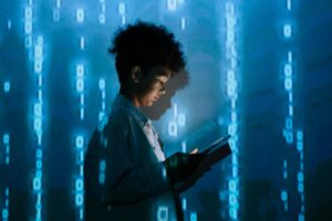 Como proteger crianças e adolescentes no ambiente virtual sem transformá-los em objeto de vigilância permanente? 