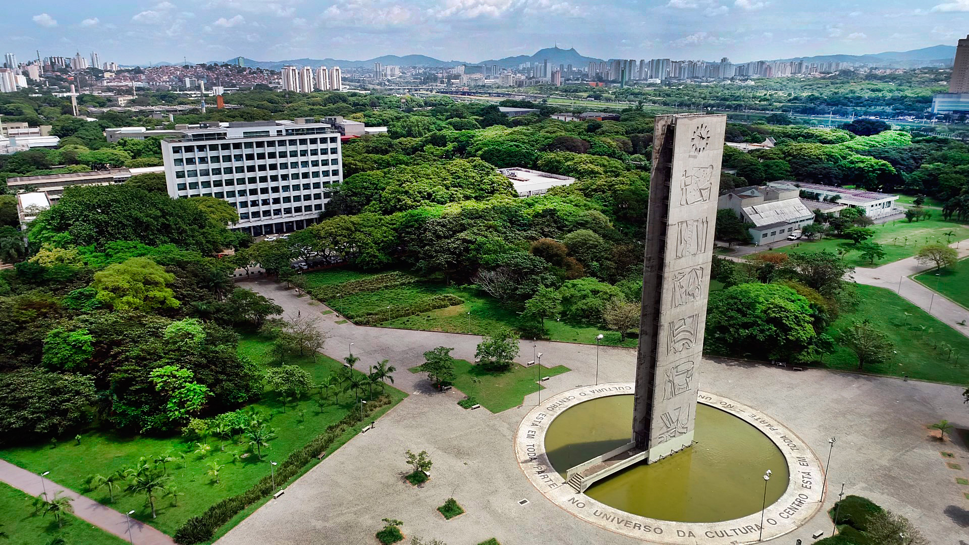 A Lei ameaça a liberdade das instituições acadêmicas. A imagem mostra a Praça do Relógio (USP).