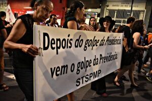 Manifestação contra as reformas de previdência social