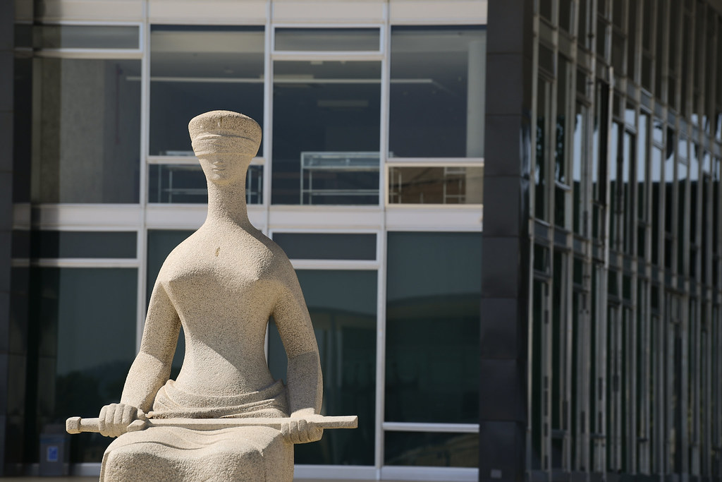 STF foi responsável pelo julgamento de Bolsonaro. A imagem é uma foto da estátua da justiça.
