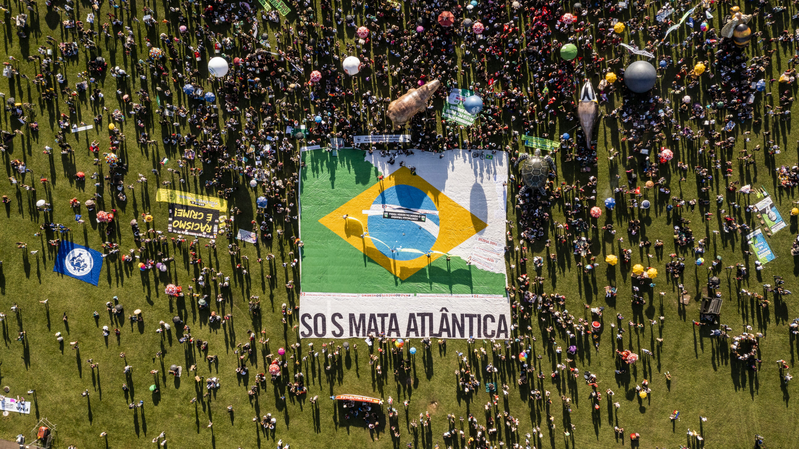Mais tarde, a encíclica Laudato Si’, do Papa Francisco (1936–2025), inicia com um clamor da natureza "contra o mal que lhe provocamos por causa do uso irresponsável e do abuso dos bens que Deus nela colocou".