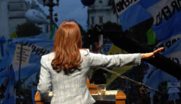 Discurso_de_Cristina_Fernández_de_Kirchner_en_Plaza_de_Mayo,_1º_de_abril_2008