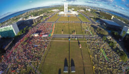 Pag07_Le_Monde_Edicao_215_Caroline_Foto_Juca-Varella_Agencia-Brasil