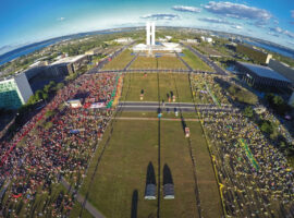 Pag07_Le_Monde_Edicao_215_Caroline_Foto_Juca-Varella_Agencia-Brasil