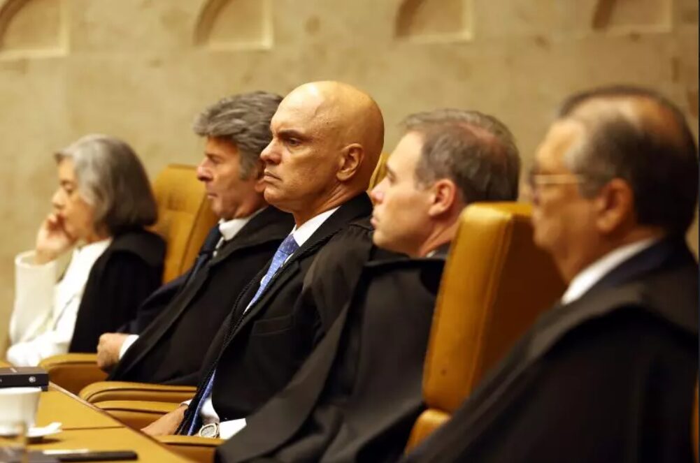 Fotografia de ministros do STF: Cármen Lúcia, Fux, Alexandre de Moraes e Dino