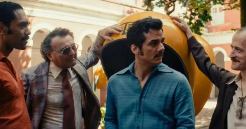 Imagem de divulgação do filme "O Agente Secreto". Wagner Moura está no centro da imagem