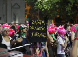 Marcha_del_Encuentro_Nacional_de_Mujeres_2017_Chaco_Cartel_Abuso_sexual_Infantil