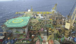 Oil_platform_(Brazil)_2