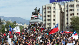 Pag_12-13_Le_Monde_Edicao_211_Victor-Libio_Foto-3_Carlos-Figueroa_Wikimedia-1536x1024