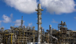 Petrobras inaugura unidade de abatimento de emissões de gases S