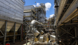 Petrobras inaugura unidade de abatimento de emissões de gases S