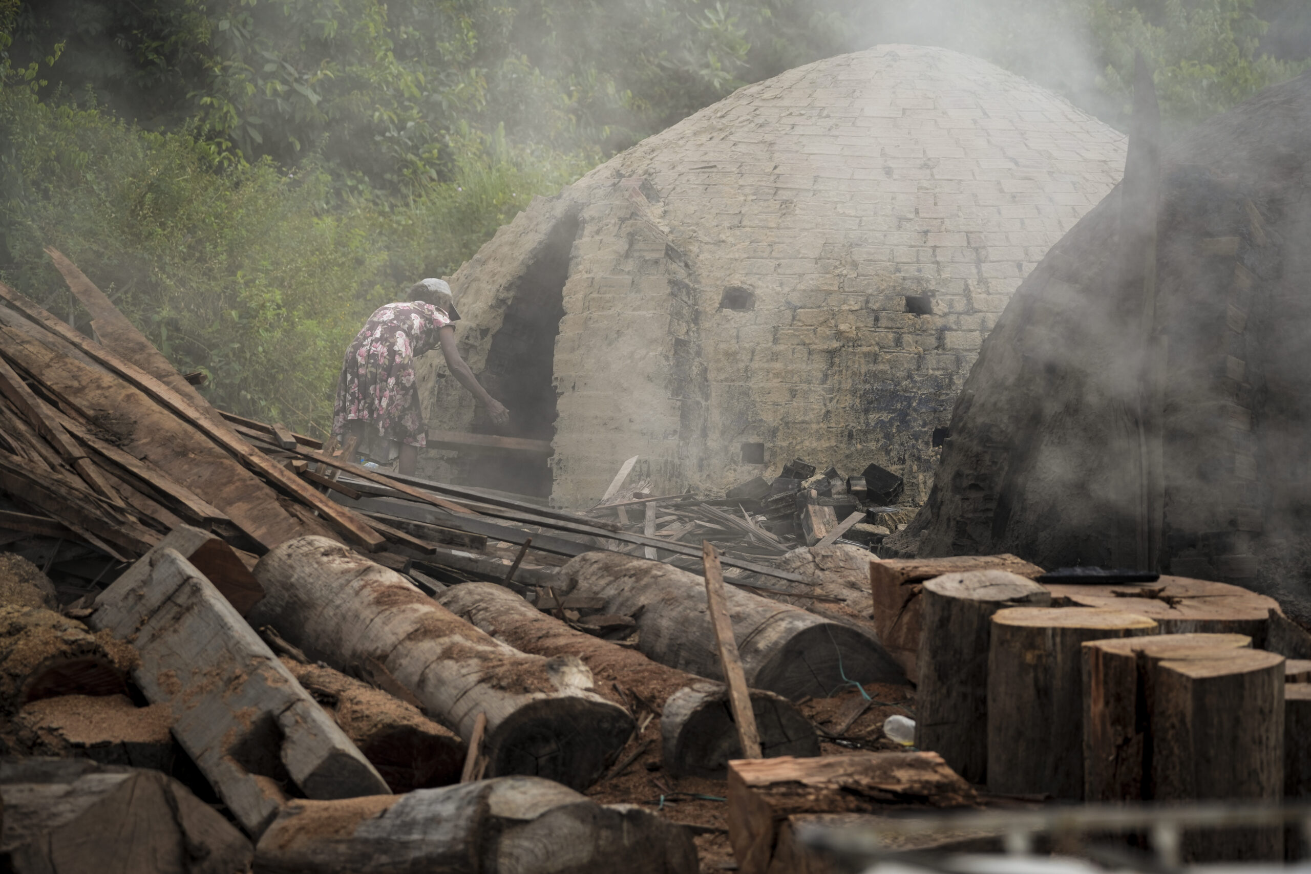 Um sistema de produção que não respeita nem os direitos do trabalho e humanos, nem as leis de proteção ambiental