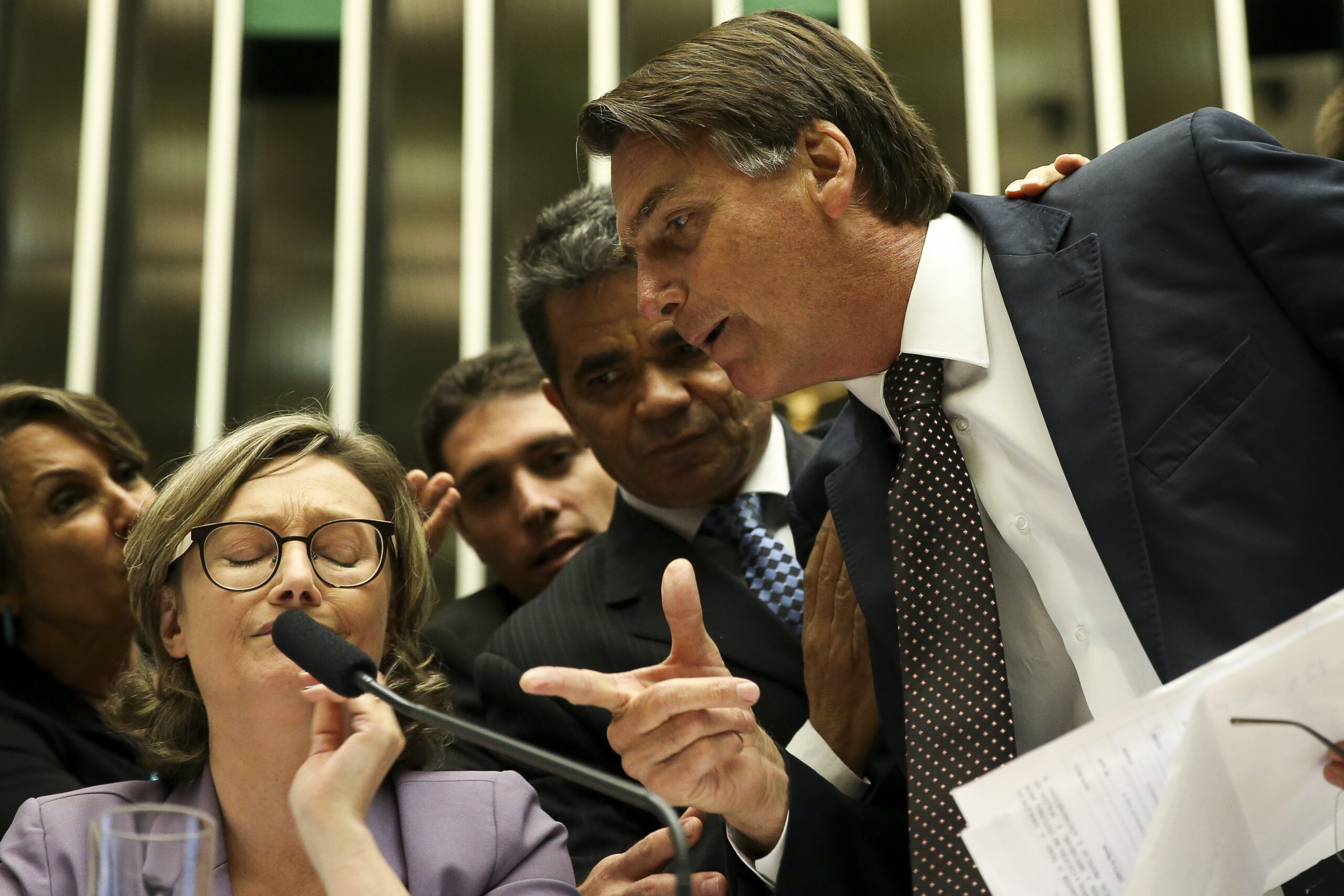 Um dos maiores nomes da extrema direita brasileira, Jair Bolsonaro, discute com Maria do Rosário