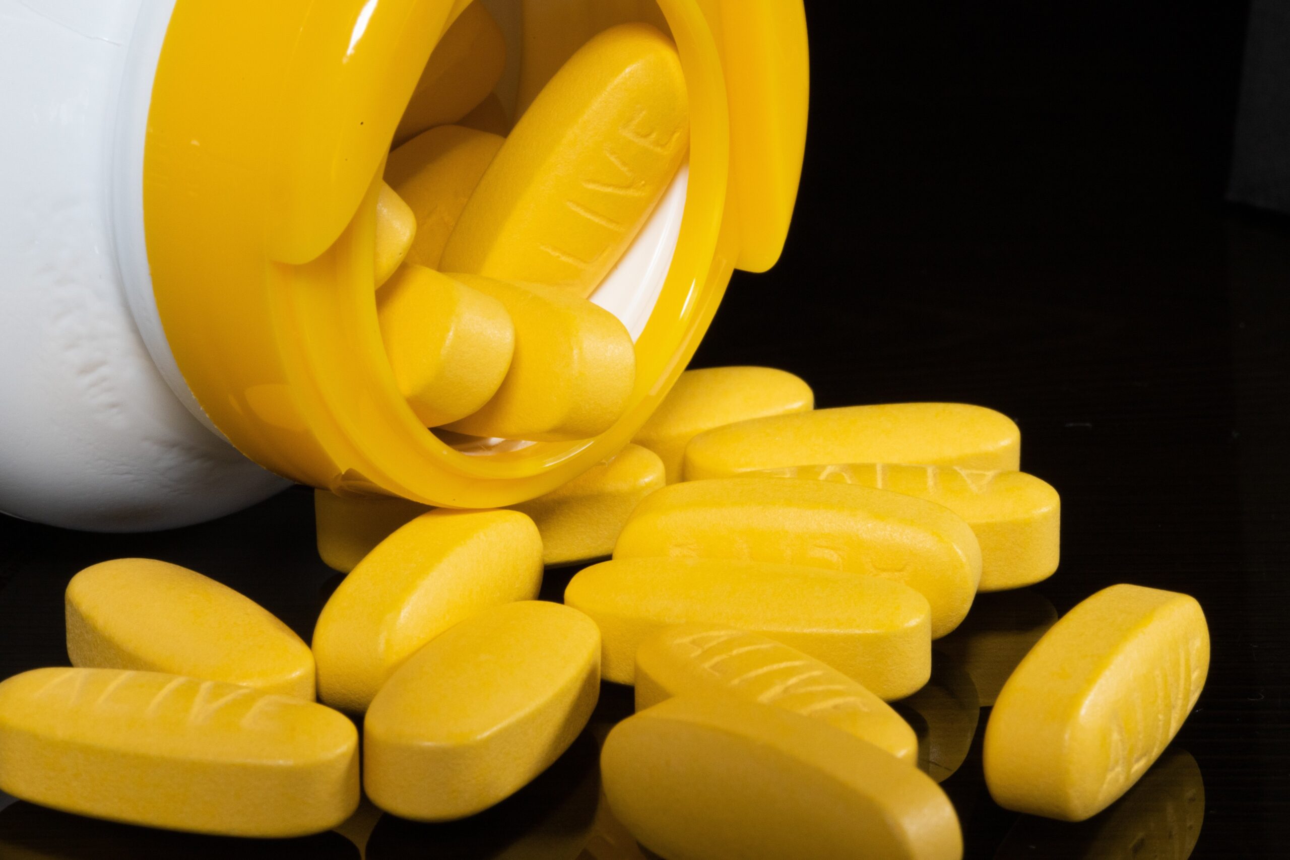 A recente decisão das empresas farmacêuticas Dr. Reddy’s e Hetero de disponibilizar o Lenacapavir como profilaxia pré-exposição (PrEP) ao HIV por US$ 40 anuais a partir de 2027 foi recebida com entusiasmo por organizações internacionais de saúde pública.