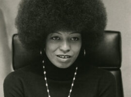 Angela_Davis_in_a_half-length_portrait_by_Bernard_Gotfryd_-_crop