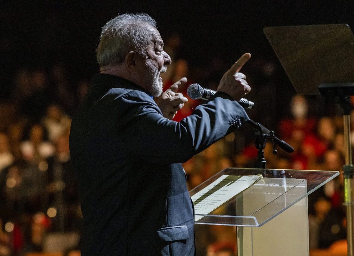 Venezuela e os limites da soberania brasileira: foto de Lula discursando em frente a uma plateia