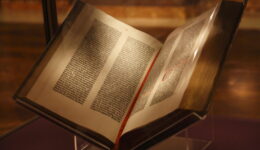 Gutenberg_Bible,_New_York_Public_Library,_USA._Pic_01