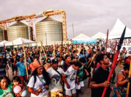 Mobilização contra o decreto que pretendia privatizar rios da Amazônia, no terminal portuário da Cargill, em Santarém. Foto_Gabriel Lobato (@ogabrielobato)