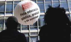 Brasília (DF), 14/06/2024 - Professores, técnicos-administrativos e estudantes de universidades federais e institutos federais de ensino em greve fazem manifestação na Esplanada dos Ministérios. Foto: Marcelo Camargo/Agência Brasil