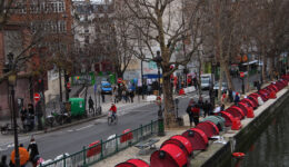 Pag2_Le_Monde_Edicao_224_Bréville_Foto_Alexandre_Delbos-Wikimedia_Commons.jpg