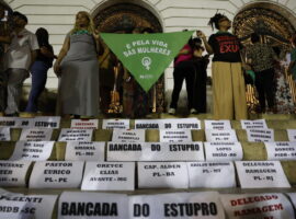 Mulheres protestam contra o PL 1904/24 no Rio de Janeiro