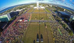 Atos_pró_e_contra_o_impeachment_na_Esplanada