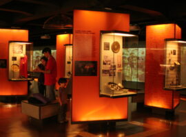 Interior_do_Museu_da_Língua_Portuguesa_em_São_Paulo,_Brasil