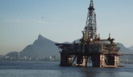Plataforma_de_Petróleo_na_Baia_de_Guanabara._(5677217731)