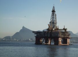 Plataforma_de_Petróleo_na_Baia_de_Guanabara._(5677217731)