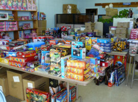 christmas-toy-supermarket-grocery-store-salvationarmymorrobay-retail-512287-pxhere.com