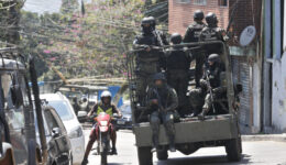 FORÇAS ARMADAS VOLTAM À ROCINHA