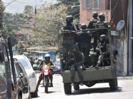 FORÇAS ARMADAS VOLTAM À ROCINHA