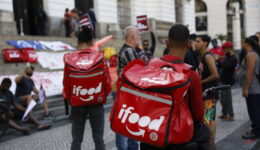 Entregadores protestam contra novas modalidades de entrega do If