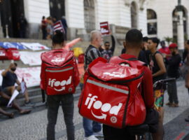 Entregadores protestam contra novas modalidades de entrega do If