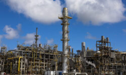 Petrobras inaugura unidade de abatimento de emissões de gases S