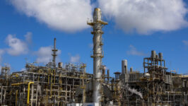 Petrobras inaugura unidade de abatimento de emissões de gases S