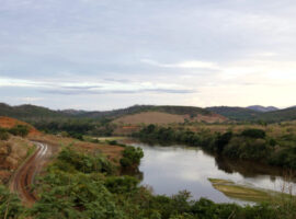 Trecho do rio Doce na região de Periquito(MG).