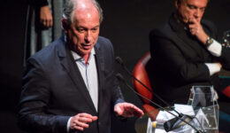 Ciro, de volta às origens