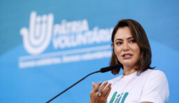 A presidente do Conselho do programa Pátria Voluntária, Michelle Bolsonaro, durante evento para celebrar o Dia Nacional do Voluntariado.