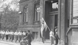 Pag27_Le_Monde_Edicao_229_Combe_Foto_Domínio-público